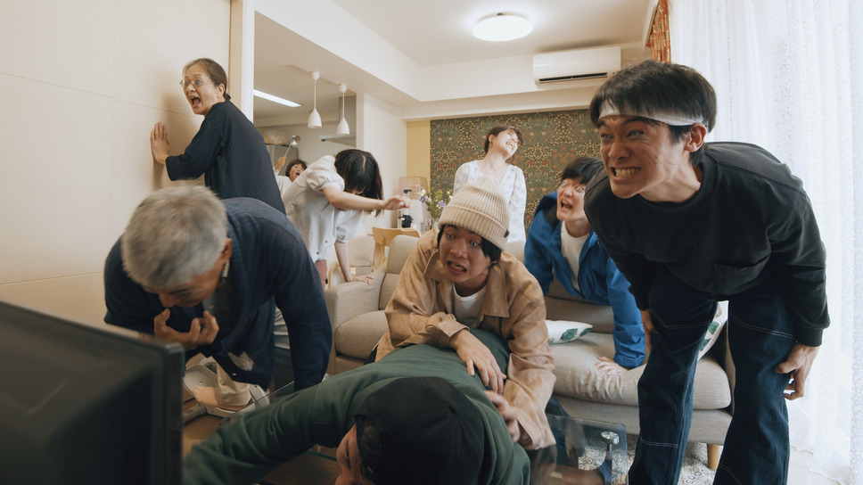 噛む家族 1枚目の写真・画像