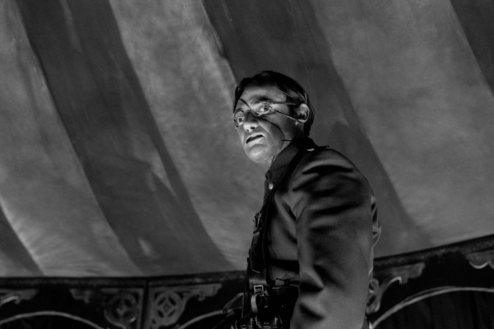 ガール・ウィズ・ニードル 18枚目の写真・画像