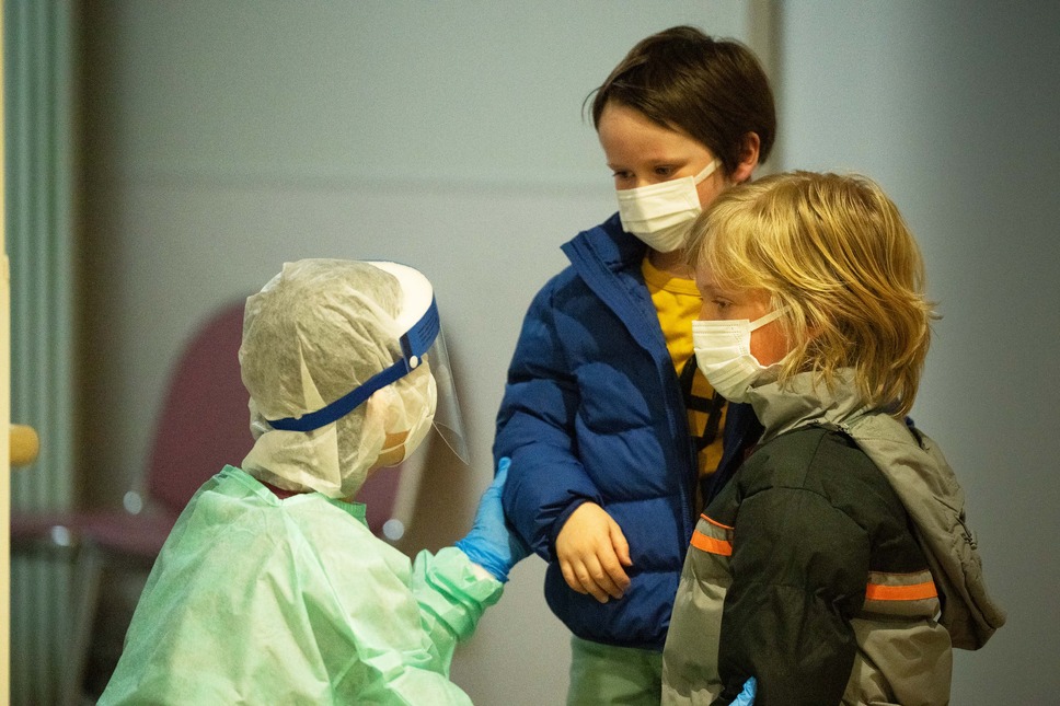 フロントライン 25枚目の写真・画像