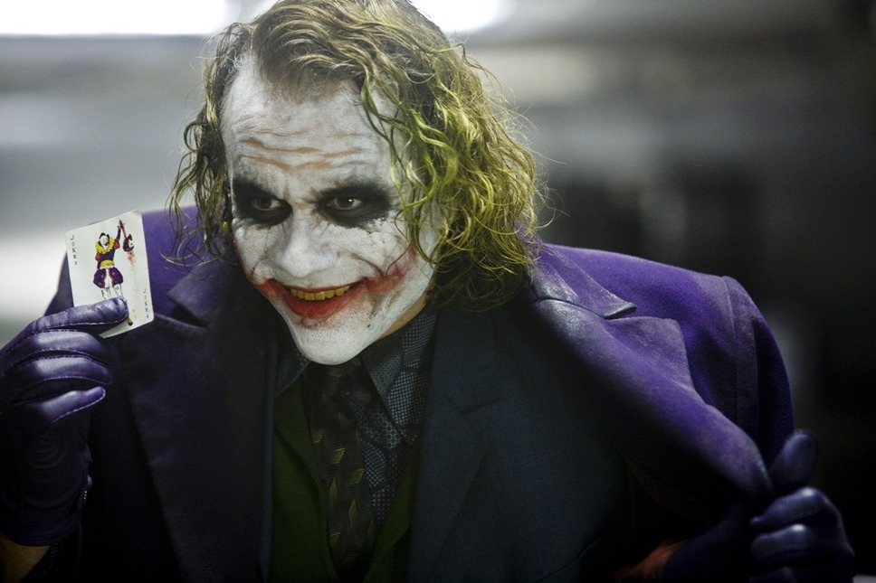 『ダークナイト』BATMAN and all related characters and elements are trademarks of and © DC Comics. © 2008 Warner Bros. Entertainment Inc. All Rights Reserved.