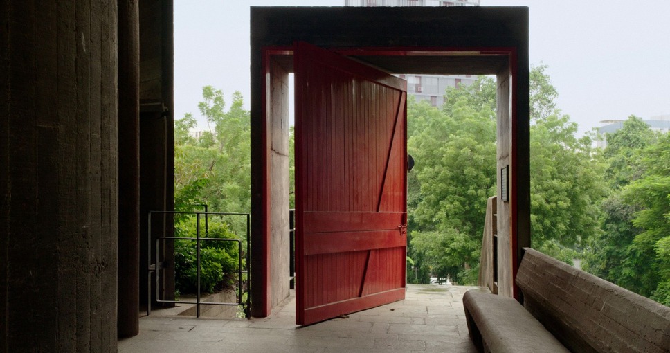 『誓い 建築家 B・V・ドーシ』