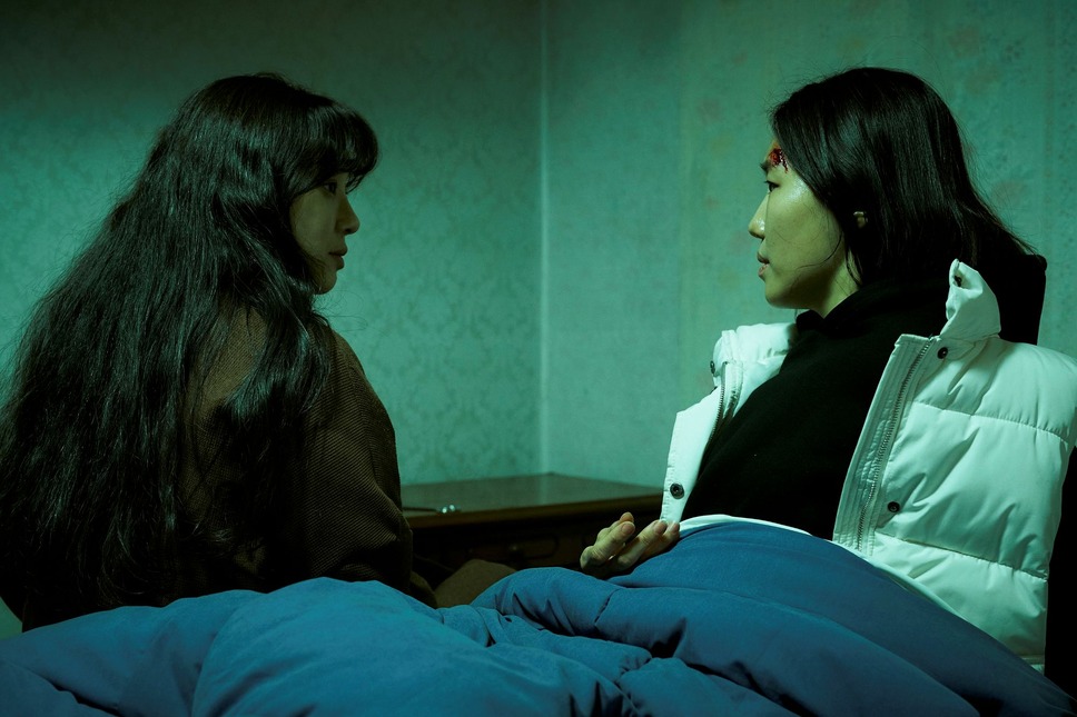 白い車に乗った女 8枚目の写真・画像