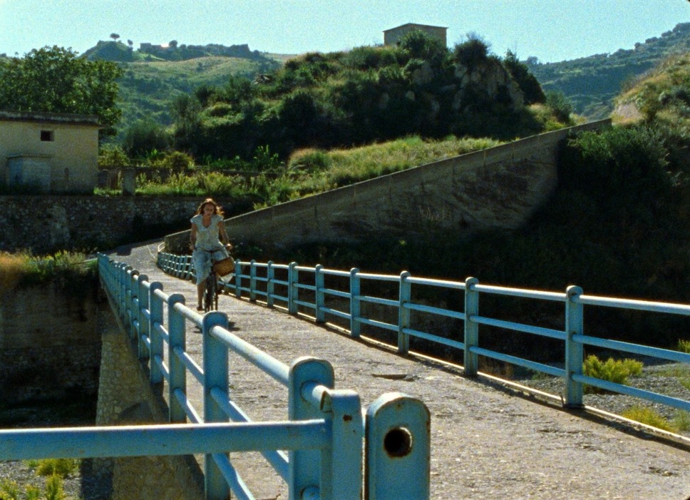 『おくりもの　4Kレストア版』(C) Santamira - Coop. CA.RI.NA.