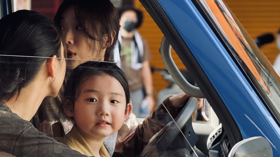 左利きの少女 6枚目の写真・画像