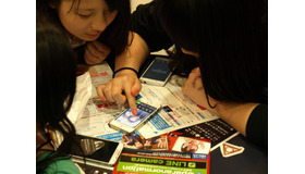 LINE Cameraスタンプ　『パラノーマル・アクティビティ／呪いの印』 -(C)PARAMOUNT PICTURES 2013. ALL RIGHTS RESERVED.