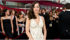 会場入りするマリオン・コティヤール。主演女優賞に輝いた  Richard Harbaugh / (C) A.M.P.A.S.</