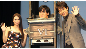 マジックを披露する…劇団ひとり（監督）＆大泉洋＆柴咲コウ／『青天の霹靂』完成披露試写会