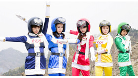 桐谷美玲＆藤井美菜＆高畑充希＆有村架純＆山本美月／『女子ーズ』　-（C）2014「女子ーズ」製作委員会