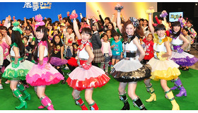 “サラバ”ダンスを披露する、「きもクロ」メンバー（北川景子＆百田夏菜子＆玉井詩織＆佐々木彩夏＆有安杏果＆高城れに）／劇場版『悪夢ちゃん The 夢ovie』イベント