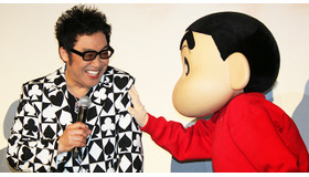 コロッケ（頑馬博士役）＆しんちゃん／『映画クレヨンしんちゃん ガチンコ！逆襲のロボとーちゃん』初日舞台挨拶