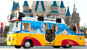 特別バス「東京ディズニーリゾート・ドリームクルーザーII」／おんどこどん！ミッキー音頭プロモーションツアー -(C) Disney