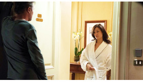 オリヴィア・ワイルド（右）＆リーアム・ニーソン（左）／『サード・パーソン』-(C) Corsan 2013 all rights reserved