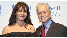 キャサリン・ゼタ＝ジョーンズ＆マイケル・ダグラス-(C) Getty Images