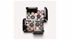 シャネルの2014年新製品4色アイシャドゥ パレット「レ キャトル オンブル」（7,452円）