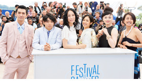 村上虹郎＆吉永淳＆松田美由紀＆村上淳＆渡辺真起子＆河瀬直美（監督）／『2つ目の窓』 in 第67回カンヌ国際映画祭／(C) Getty Images