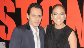 出産後、1か月ほどでスリムになって公の場に登場したジェニファー・ロペス　-(C) Getty Images/AFLO