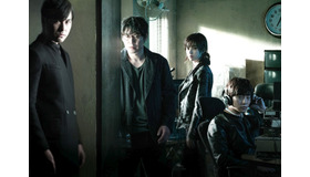 『監視者たち』　（C）2013 OPUS PICTURES & ZIP CINEMA, All Rights Reserved.