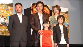 『あの空をおぼえてる』プレミア試写会左から冨樫森監督、竹野内豊、吉田里琴、水野美紀、広田亮平