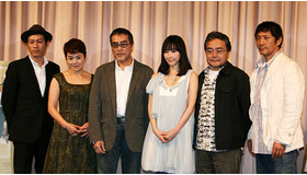 『たみおのしあわせ』完成披露試写会にて（左から）武藤さん、大竹さん、原田さん、麻生さん、岩松監督、小林さん