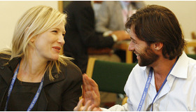 三男を出産後、わずか1週間でオーストラリアサミット2020に出席したケイト・ブランシェットとヒュー・ジャックマン　-(C) Reuters/AFLO