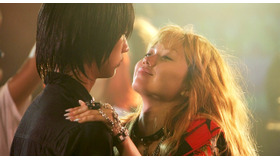 二階堂ふみ（遠藤役）＆清水尋也（ボク役）／『渇き。』　-(C) 2014「渇き。」製作委員会