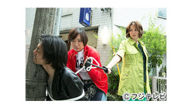 米倉涼子（八神瑛子役）＆山崎静代（瑛子の用心棒・落合里美役）／ドラマ「アウトバーン マル暴の女刑事・八神瑛子」