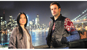 ルーシー・リュー（ワトソン役）＆ジョニー・リー・ミラー（シャーロック・ホームズ役）／「エレメンタリー ホームズ＆ワトソン in NY」 TM＆(C) 2014 CBS Studios Inc. CBS and related logos are trademarks of CBS Broadcasting Inc. All Rights Reserved. TM, (C) ＆ Copyright (C) 2014 by Paramount Pictures. All Rights Reserved.