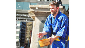 初来日を果たした、ジャック・レイナー／『トランスフォーマー／ロストエイジ』打ち水大作戦 in 日本橋