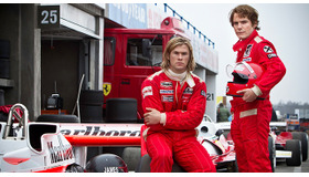 左からマーク・ハント＆ニキ・ラウダ／『ラッシュ プライドと友情』-(C) 2013 RUSH FILMS LIMITED/EGOLITOSSELL FILM AND ACTION IMAGE.ALL RIGHTS RESERVED.