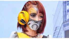 『トランスフォーマー』ものまねメイクを披露した、南明奈／映画『トランスフォーマー／ロストエイジ』