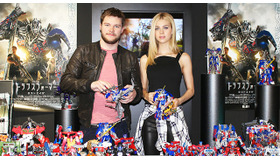 ジャック・レイナー＆ニコラ・ペルツ／タカラトミー本社見学『トランスフォーマー／ロストエイジ』