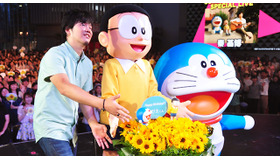 秦基博＆ドラえもん＆のび太／テレビ朝日・六本木ヒルズ 夏祭り SUMMER STATIONにて