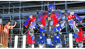 トランスフォーマー30周年記念大使を務める武井壮 in トランスフォーマー博