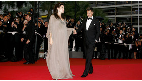 カンヌ国際映画祭で、仲良くレッドカーペットを歩くブランジェリーナ。出産は8月頃を予定　-(C) AFLO
