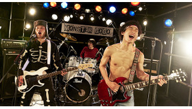 日々沼拓郎（野村周平）率いるザ・ロックンロールブラザーズ／『日々ロック』　-(C)榎屋克優／集英社-(C) 2014「日々ロック」製作委員会