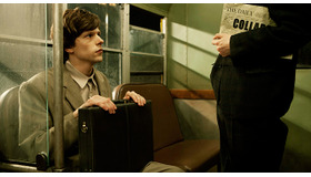 『嗤う分身』-(C) Channel Four Television Corporation, The British Film Institute, Alcove Double Limited 2013