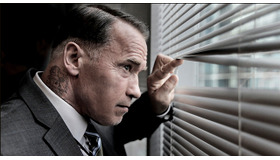 ＜七三・刈上げツーブロック＞アーノルド・シュワルツェネッガー／『サボタージュ』（C）2013 DEA Productions, LLC All Rights Reserved.