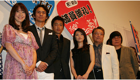 『築地魚河岸三代目』初日舞台挨拶にて（左から）森口瑤子、伊原剛志、大沢たかお、田中麗奈、伊東四朗、松原信吾監督