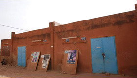 ブルキナファソの首都・ワガドゥグの繁華街から車で15分の映画館　photo：ishiko