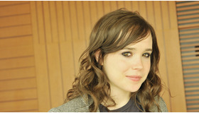 エレン・ペイジ直筆サイン入り2Lサイズ写真‥JUNO/ジュノEllen Page お
