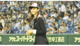 中条あやみ in 「北海道日本ハムvs福岡ソフトバンク」戦・始球式