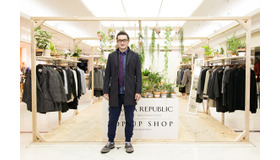 9月22日（月）新宿ルミネ2で期間限定オープン中のバナナ・リパブリックのPOP UP SHOPに来店した中村獅童。