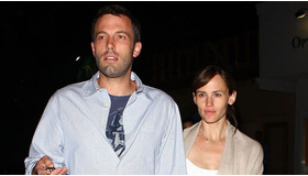 「NOBU MALIBU」にディナーに訪れるベン・アフレック。隣は夫人のジェニファー・ガーナー。 -(C) Splash/AFLO