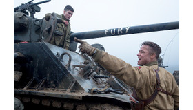 ブラッド・ピット＆ローガン・ラーマン／『フューリー』　（C）Norman Licensing, LLC 2014