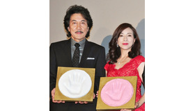 “手形”をとる、役所広司＆原田美枝子／『蜩ノ記』初日舞台挨拶
