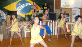 映画の公開と日本ブラジル交流100周年を記念して逗子海岸で行われたダンス・パーティの様子。