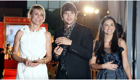 『ベガスの恋に勝つルール』ジャパン・プレミアにて（左より）キャメロン・ディアス、アシュトン・カッチャー、デミ・ムーア