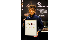 2014年、C.C.C.（クラブ・デ・クロクール・ド・ショコラ）最高位ゴールドタブレット＋星獲得、及び「Excellence chocolatier etranger」のW受賞した、ショコラティエ・コヤマススム氏。