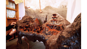 クリエイティブスタジオ「クローカ」が手掛けたインスタレーション“ホットチョコレートマシーン”