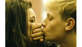 『MOMMY』（原題）-(C) 2014 distributed by pictures dept. all rights reserved